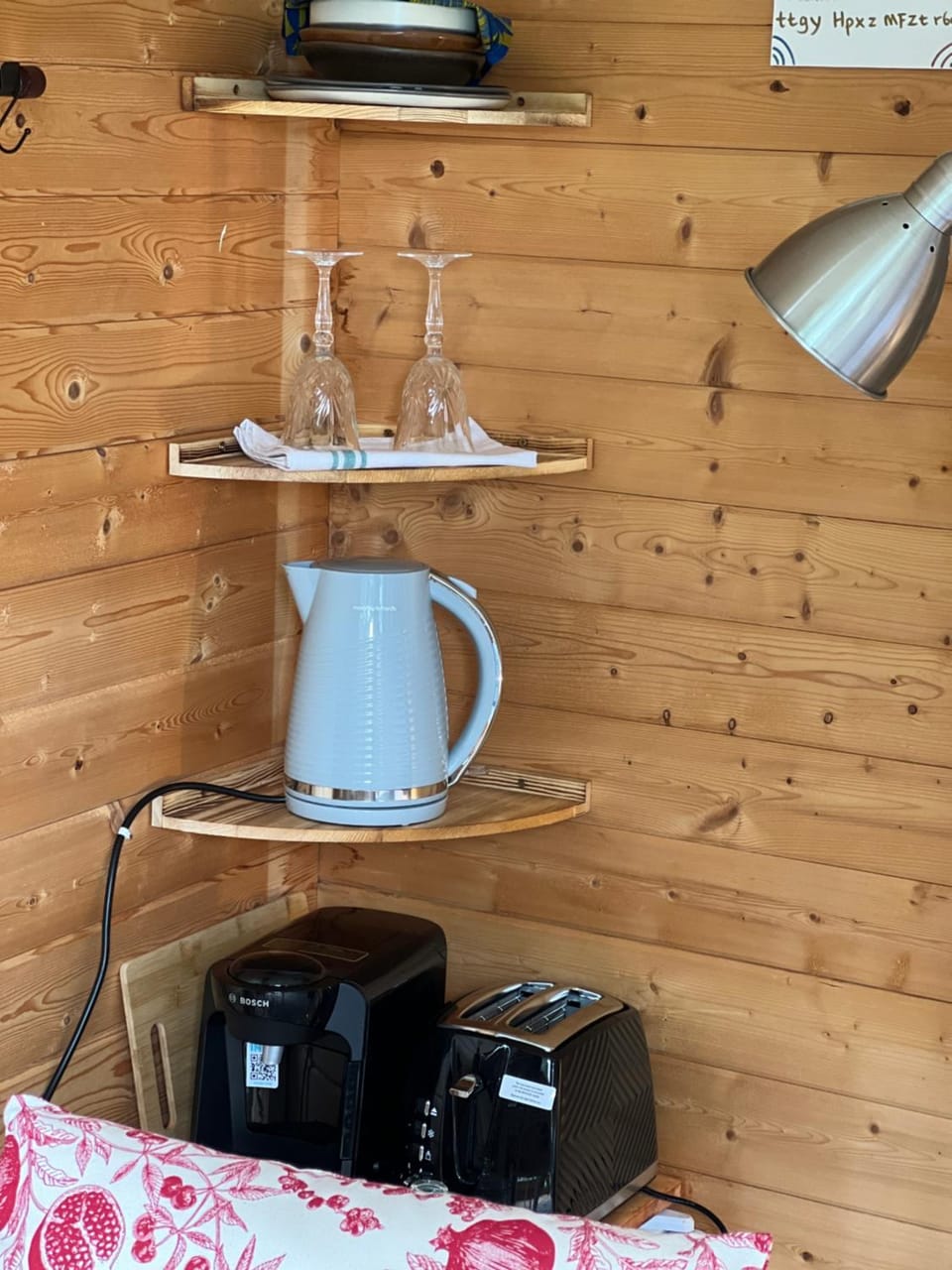 Coffee/tea facilities, toaster