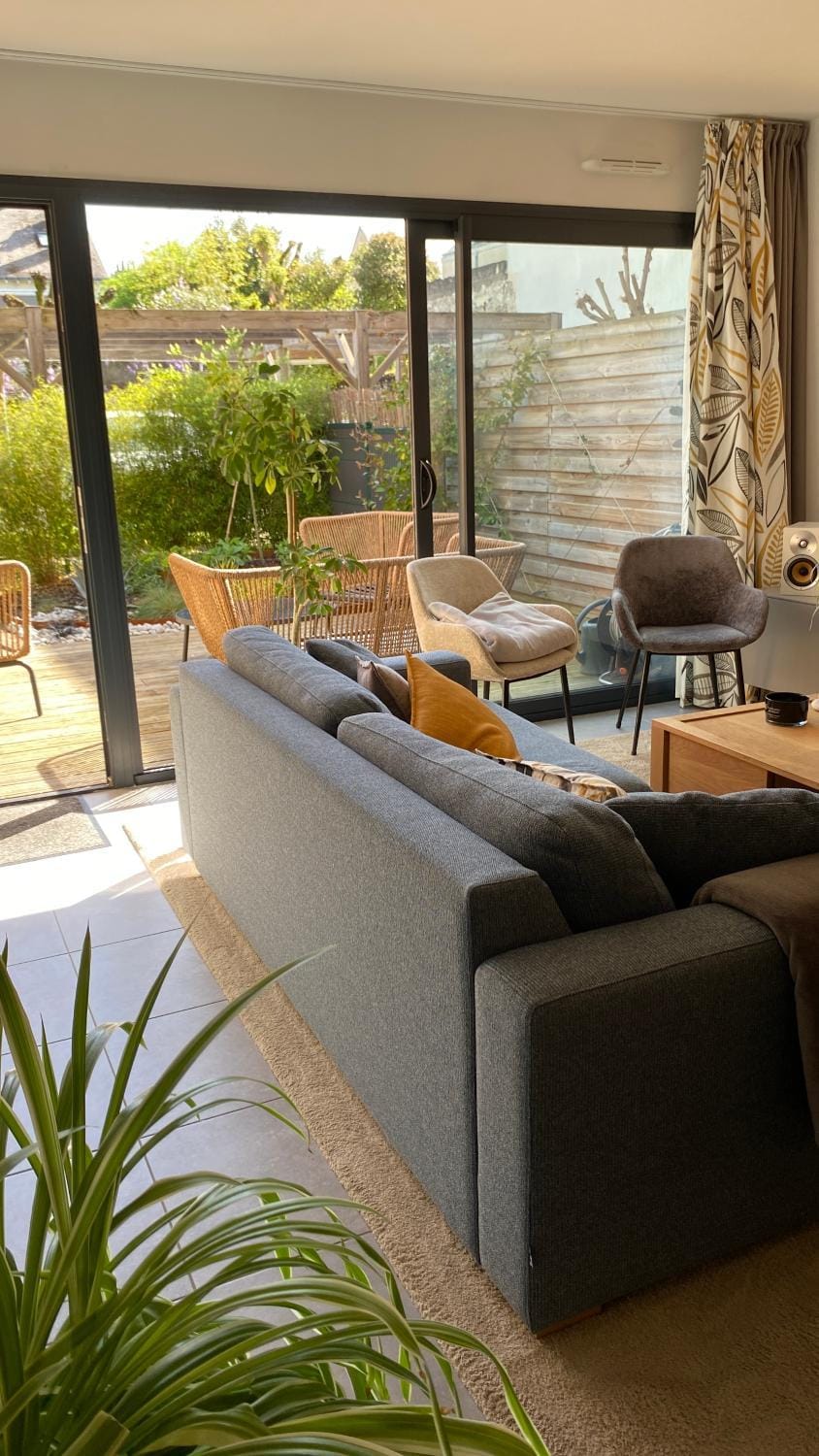 Patio, Living room