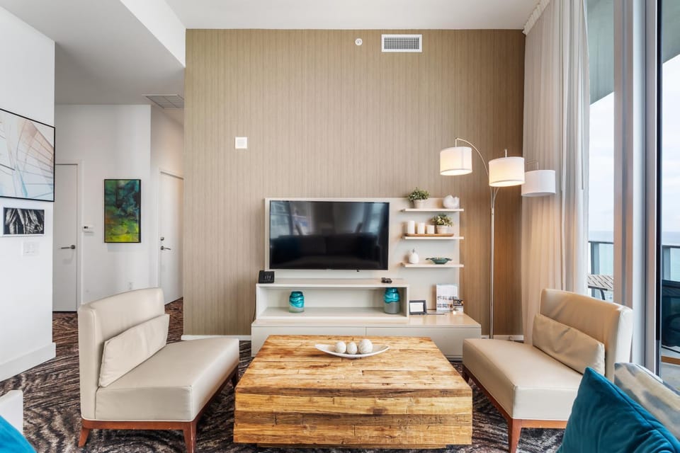 Communal lounge/ TV room, TV and multimedia, Living room, Seating area, Evening entertainment