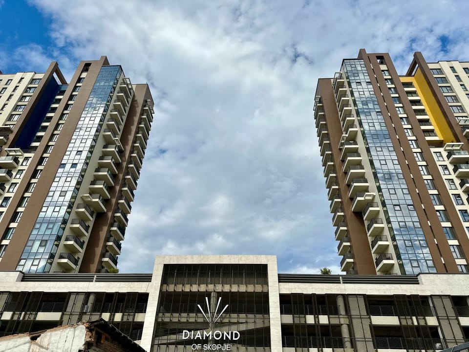 Property building, Facade/entrance, Day