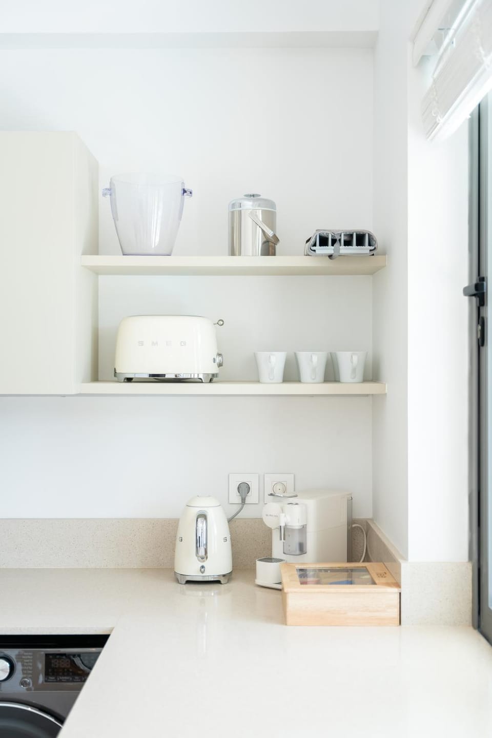 Coffee/tea facilities, toaster