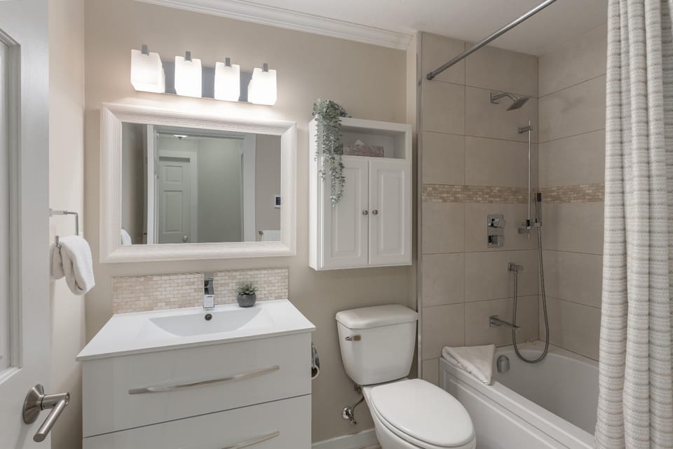 Shower, Toilet, Bath