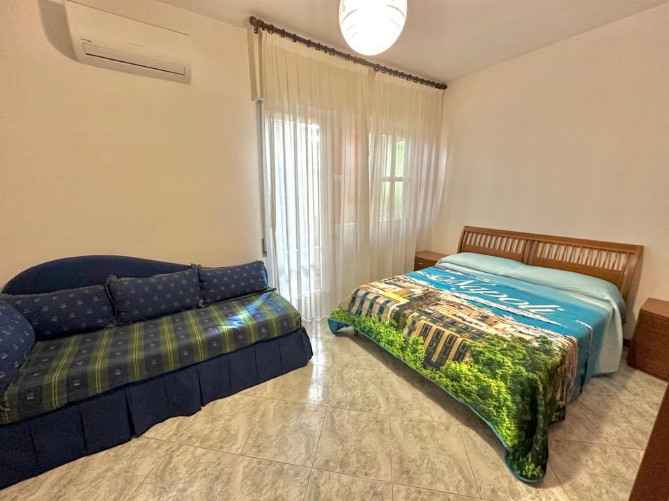 Bed, Bedroom, air conditioner