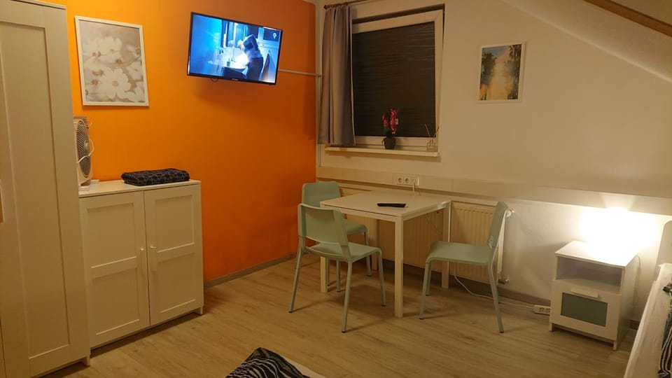 TV and multimedia, Dining area, wardrobe