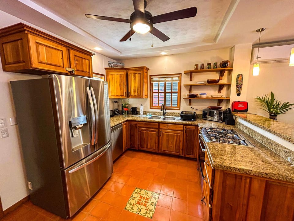 3 minutes walk from the best surf beach in area House in Dominical