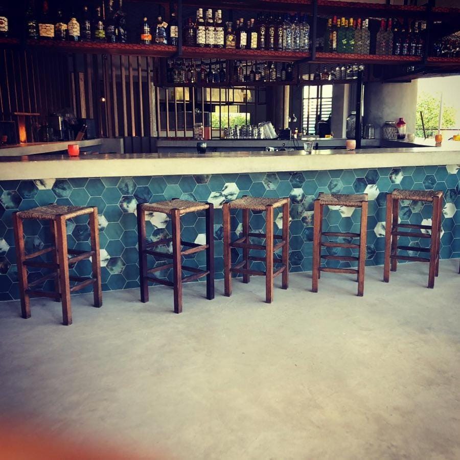 Restaurant/places to eat, Restaurant/places to eat, Lounge or bar