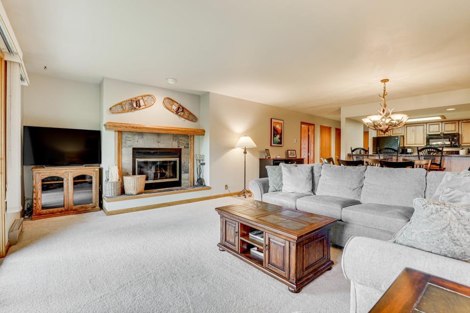 Steps to Shadow Mountain Lake: Grand Lake Condo House in Grand Lake