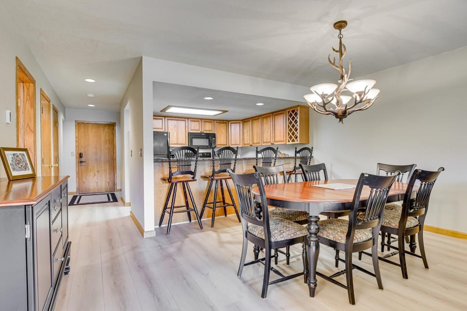 Steps to Shadow Mountain Lake: Grand Lake Condo House in Grand Lake