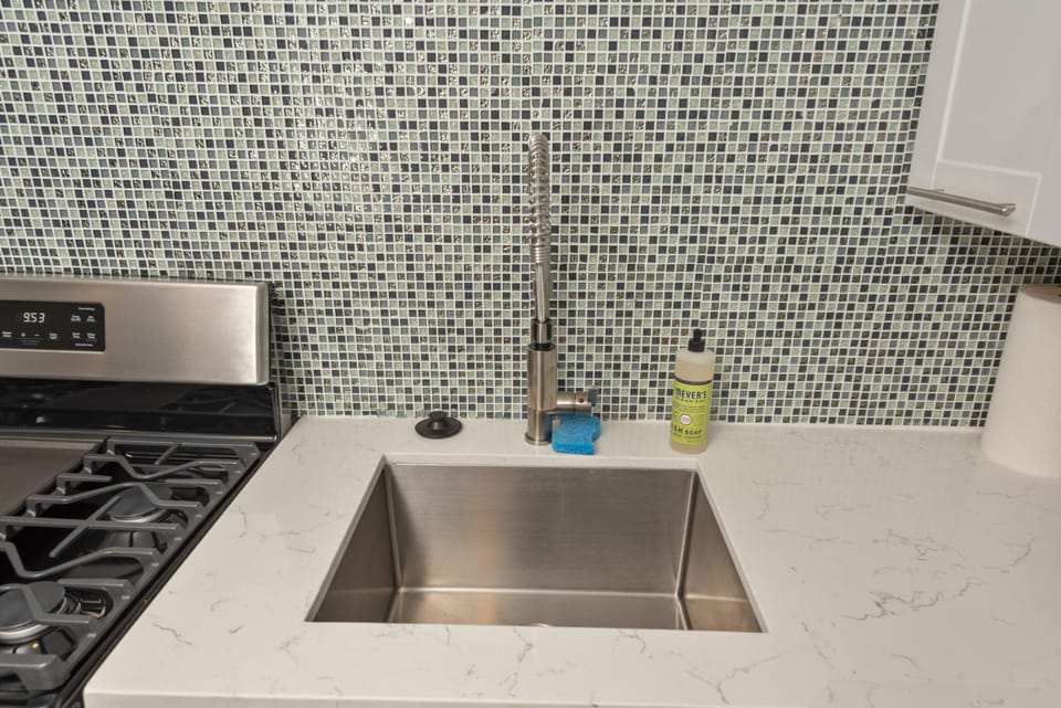 Tiffany Hip Montrose Apt Near MedCenter UH & NRG Apartment in Houston