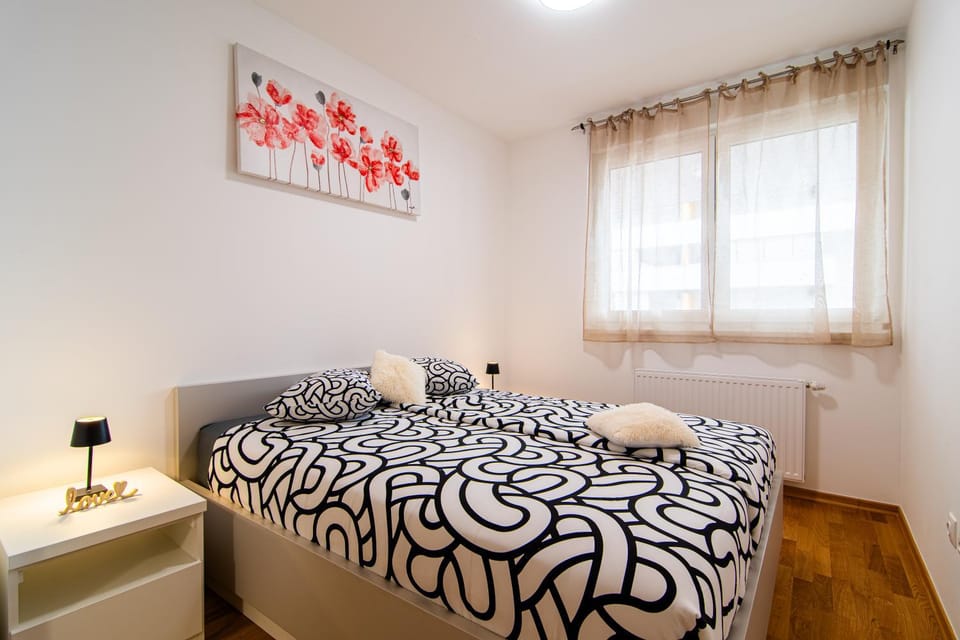 Bed, View (from property/room), Photo of the whole room, Bedroom