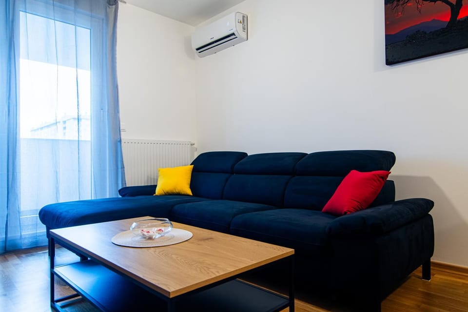 Living room, Seating area, air conditioner