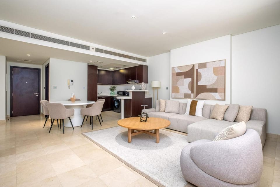 Kitchen or kitchenette, Living room, Seating area, Dining area, oven