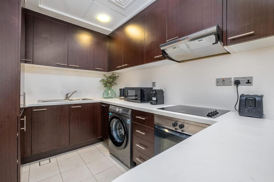 Kitchen or kitchenette, oven, stove, washing machine