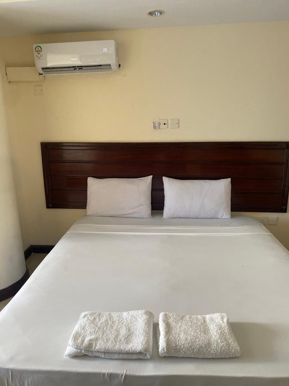 Bedroom, towels, air conditioner