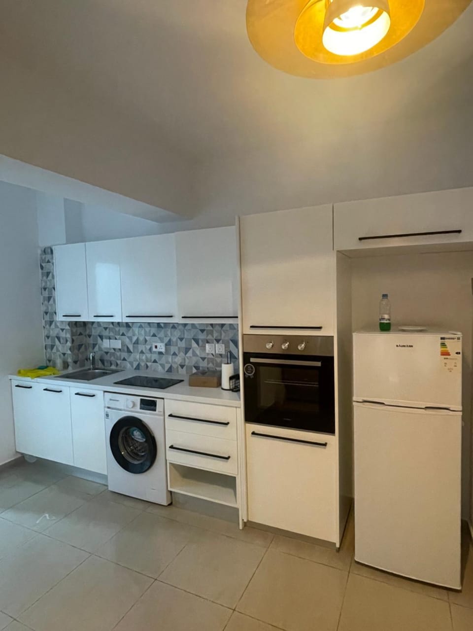 Kitchen or kitchenette, dishwasher, oven, washing machine