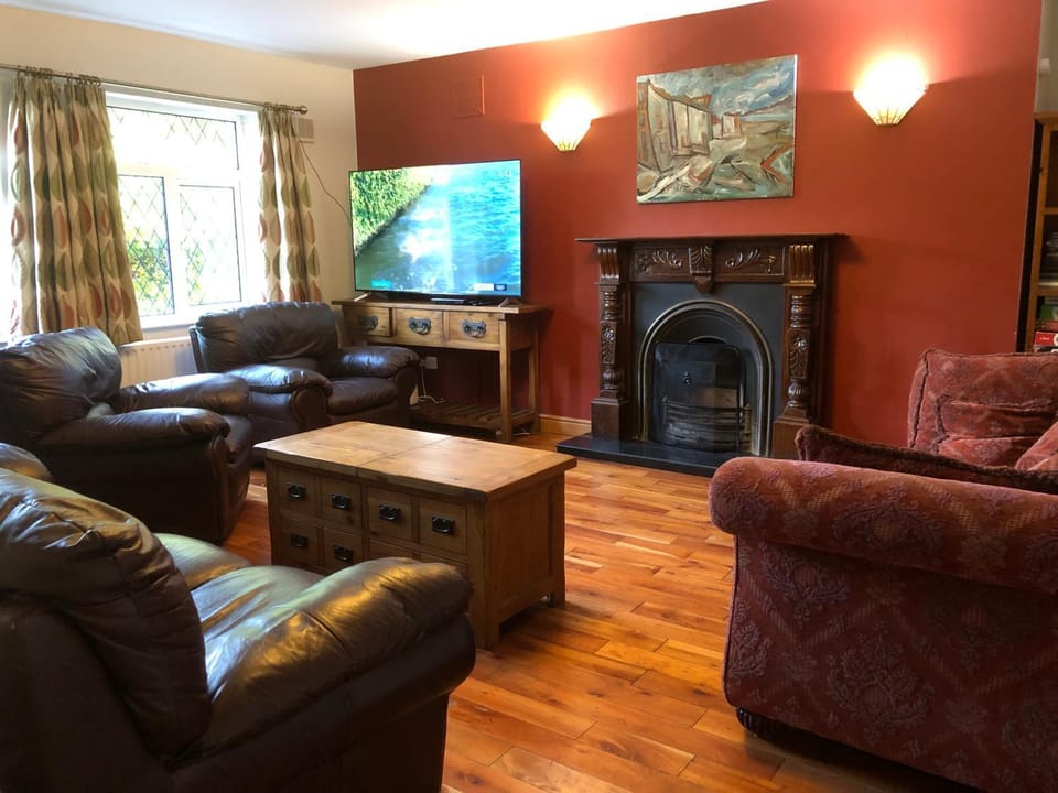 Long Acre, Holiday rental in Central Manorhamilton, Leitrim House in County Sligo