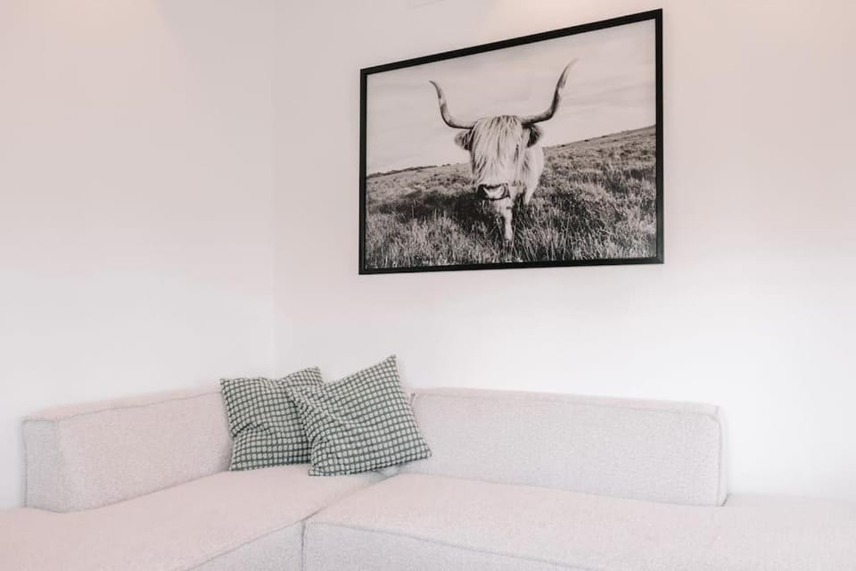 Living room, Decorative detail, Seating area