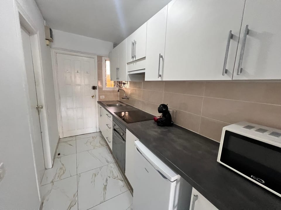 Kitchen or kitchenette, Food, stove, kitchen