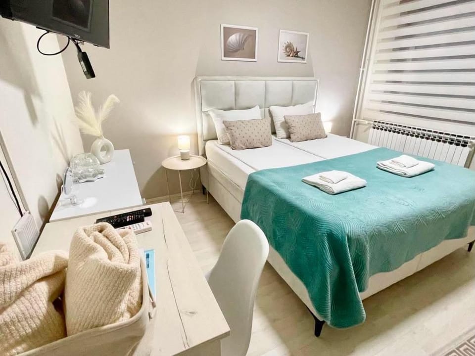 Bed, Area and facilities, furniture