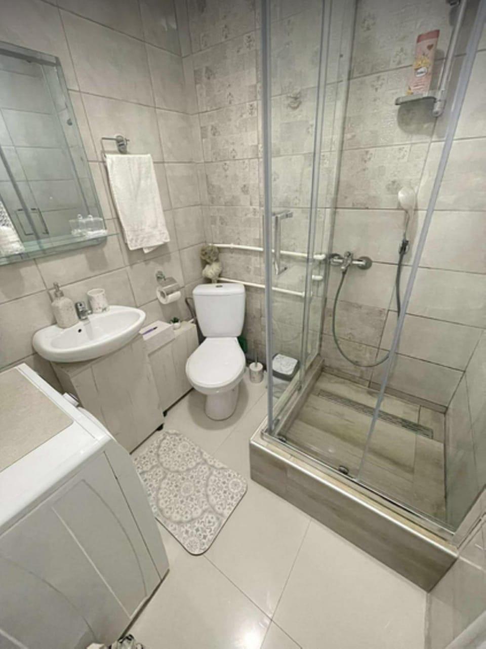 Shower, Toilet, Bathroom, towels
