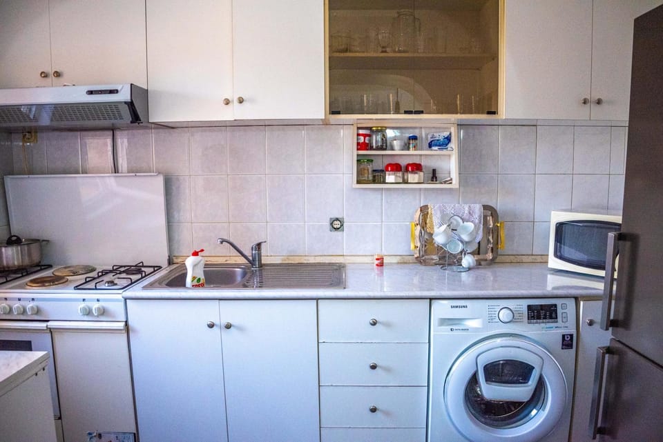Kitchen or kitchenette, oven, stove