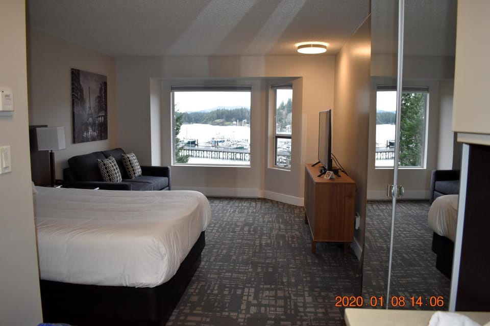 High Pont Resort Hotel in Campbell River