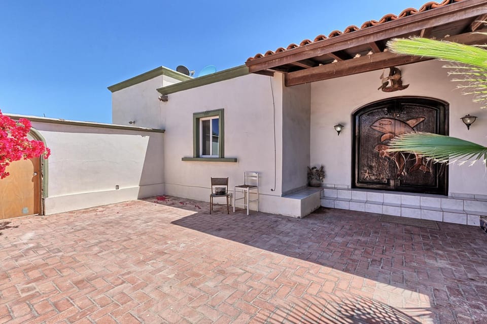 Property building, Patio, Facade/entrance