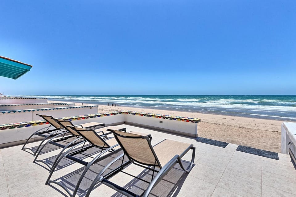 Sea view, sunbed