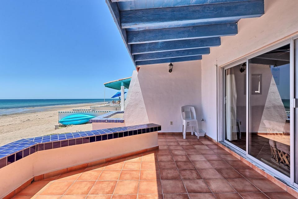 Patio, Sea view, sunbed