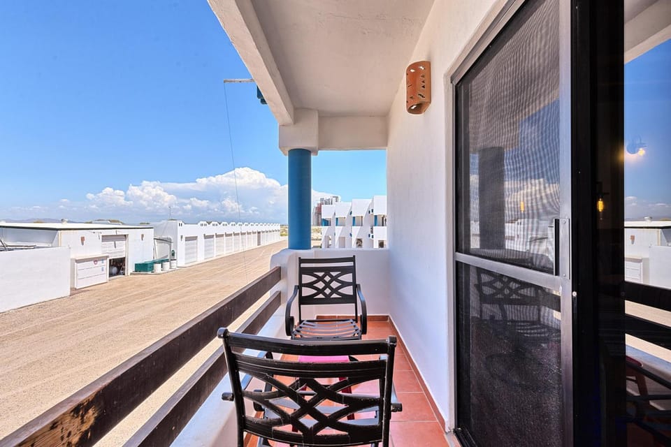 View (from property/room), Balcony/Terrace, Seating area