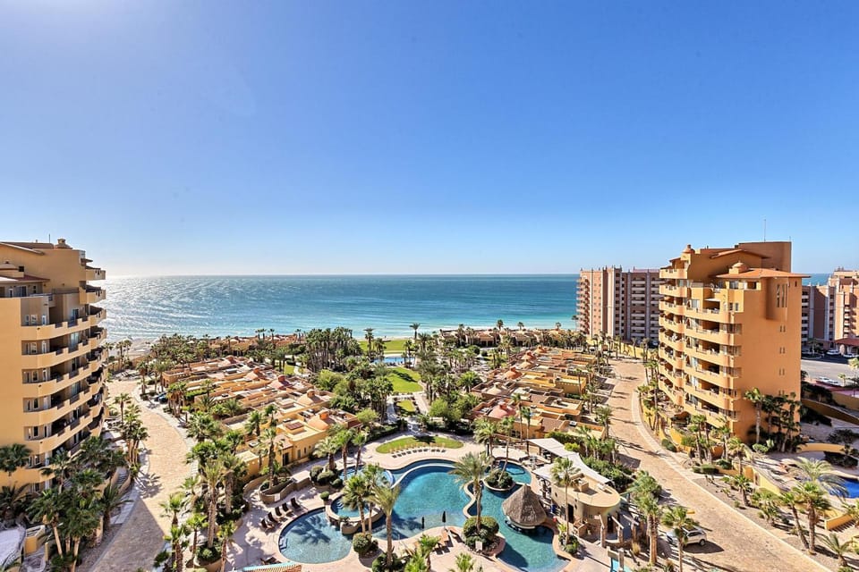 Property building, Day, Bird's eye view, Pool view, Sea view, Swimming pool