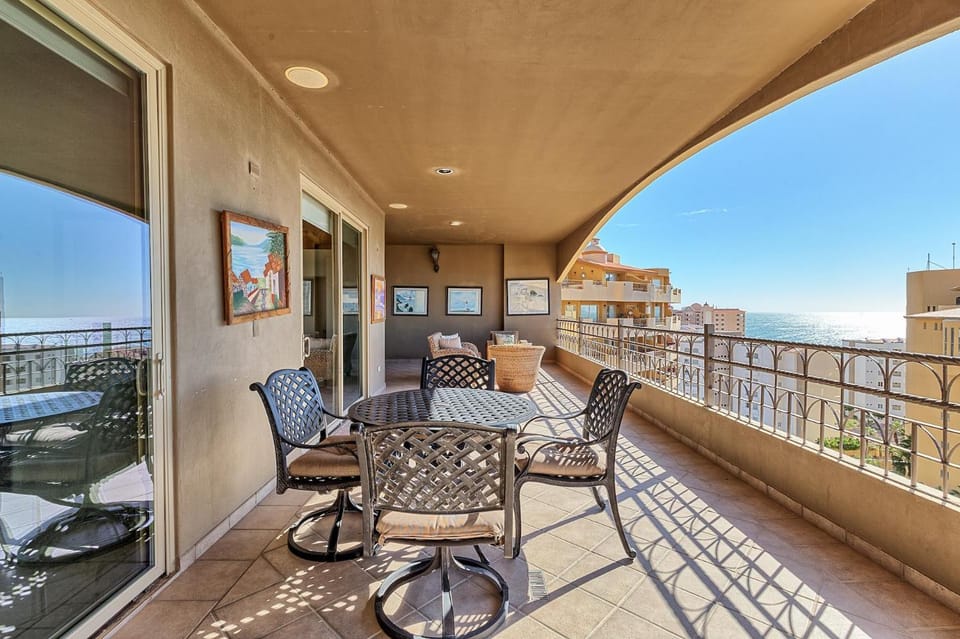 Day, View (from property/room), Balcony/Terrace, Seating area, Sea view
