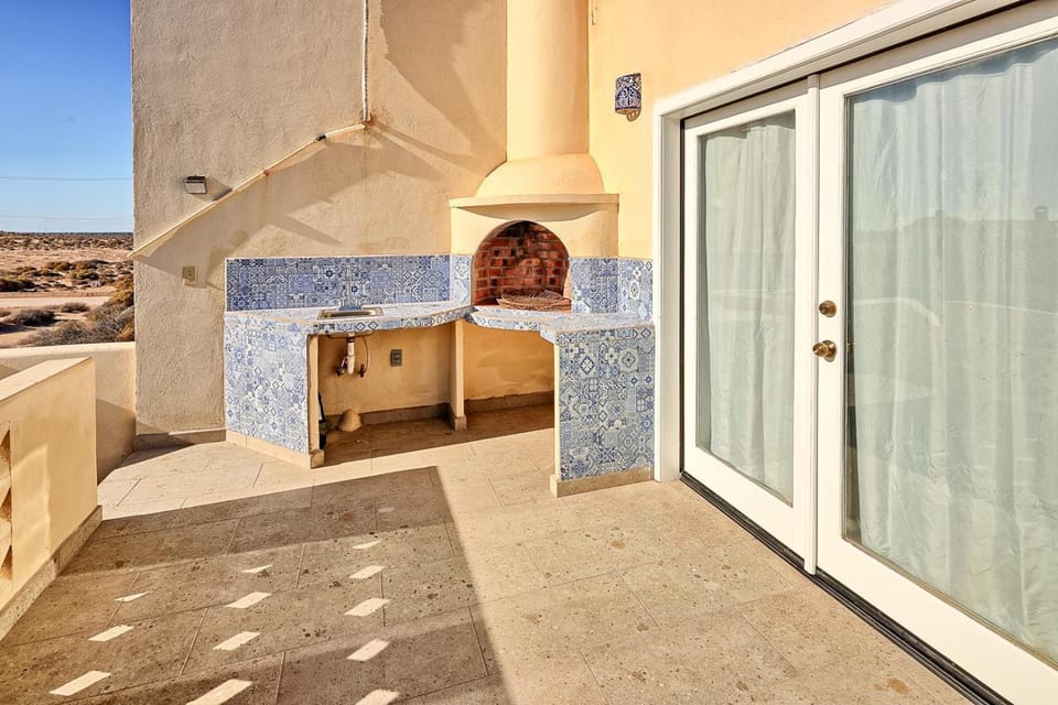 Balcony/Terrace, fireplace
