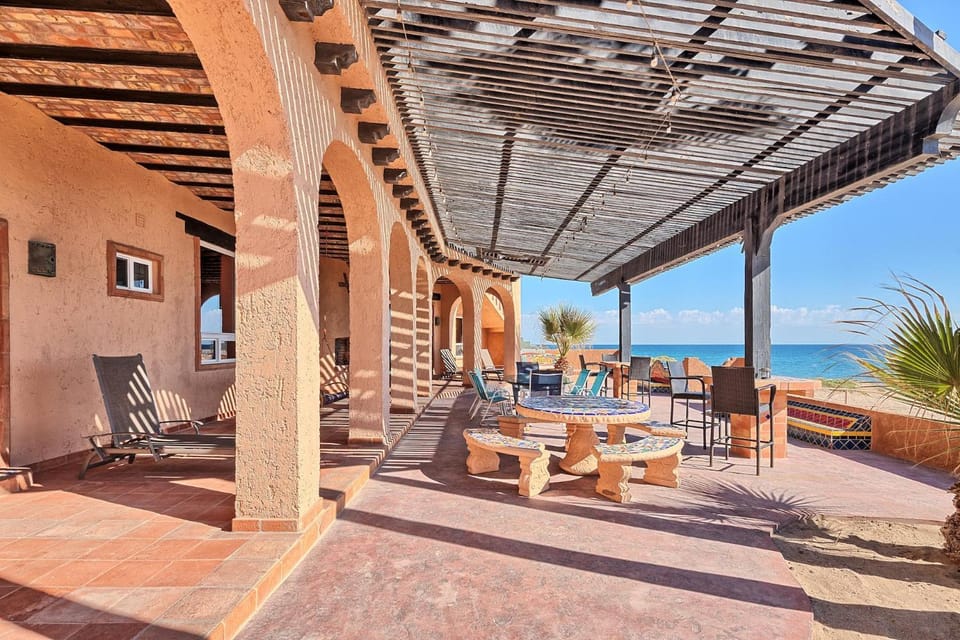 View (from property/room), Balcony/Terrace, Seating area, Sea view