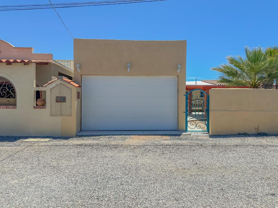Property building, Facade/entrance, Day