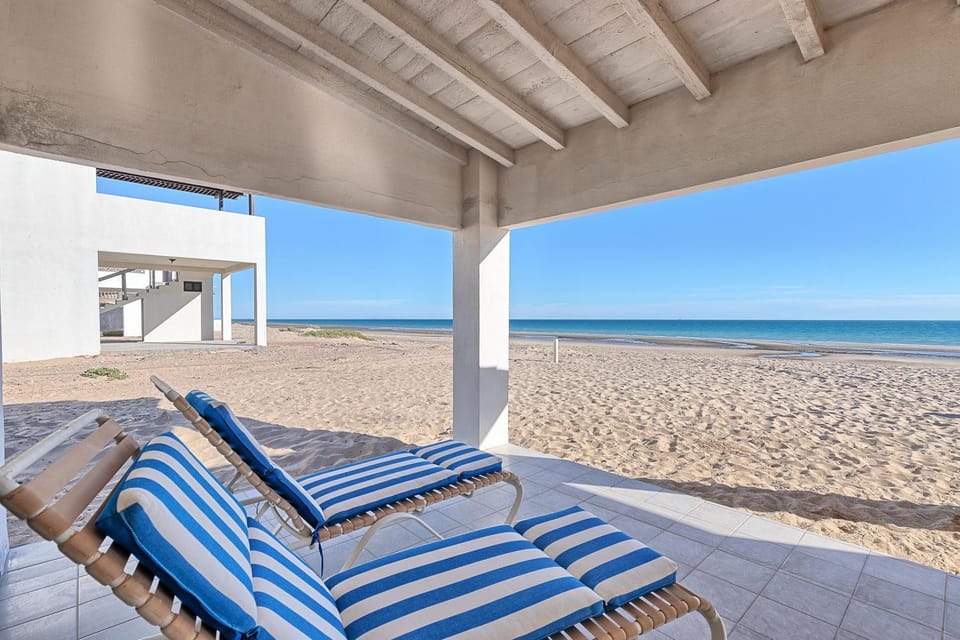 Balcony/Terrace, Beach, Sea view, sunbed