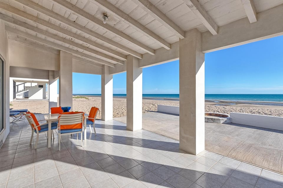 Balcony/Terrace, Seating area, Beach, Sea view