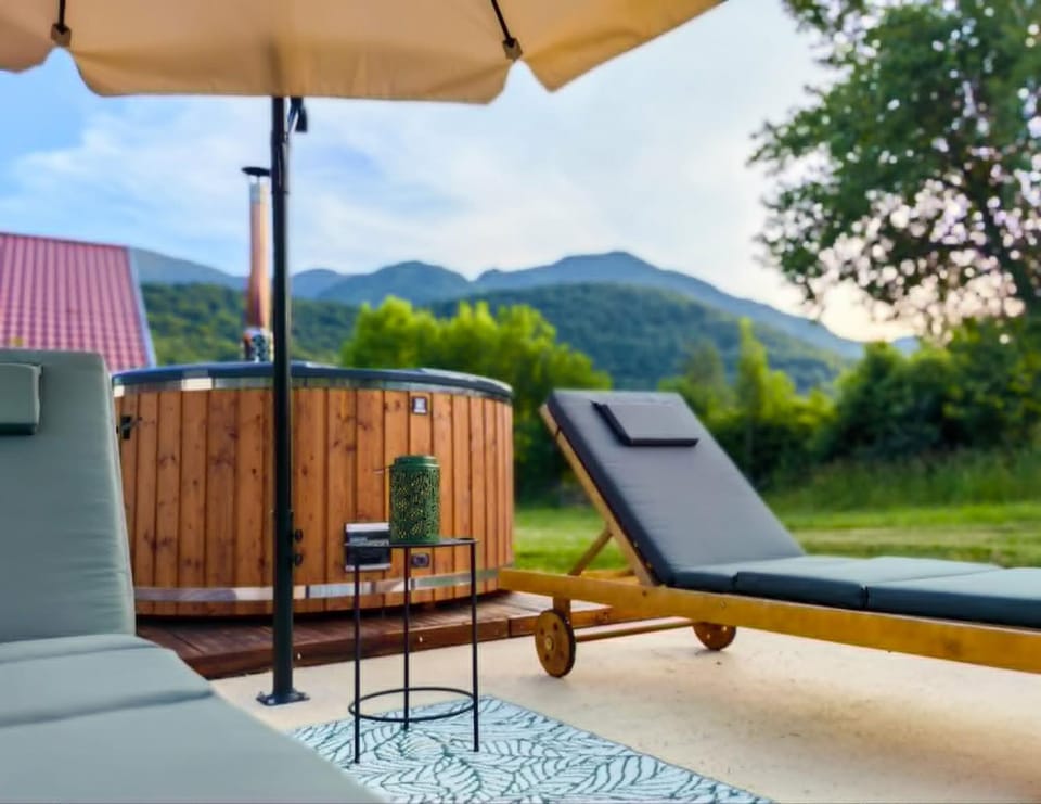 Hot Tub, View (from property/room), Balcony/Terrace