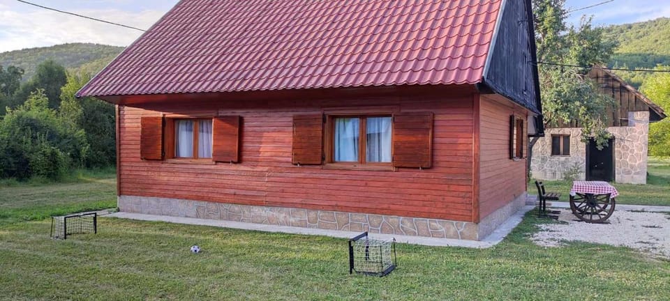 Property building, Natural landscape, Garden