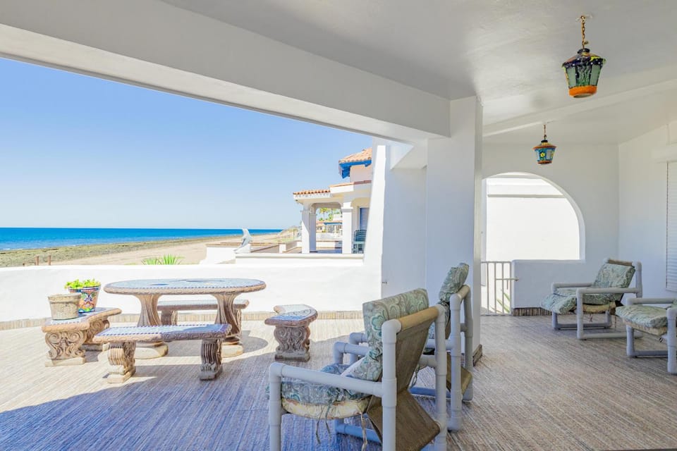 View (from property/room), Balcony/Terrace, Seating area, Sea view