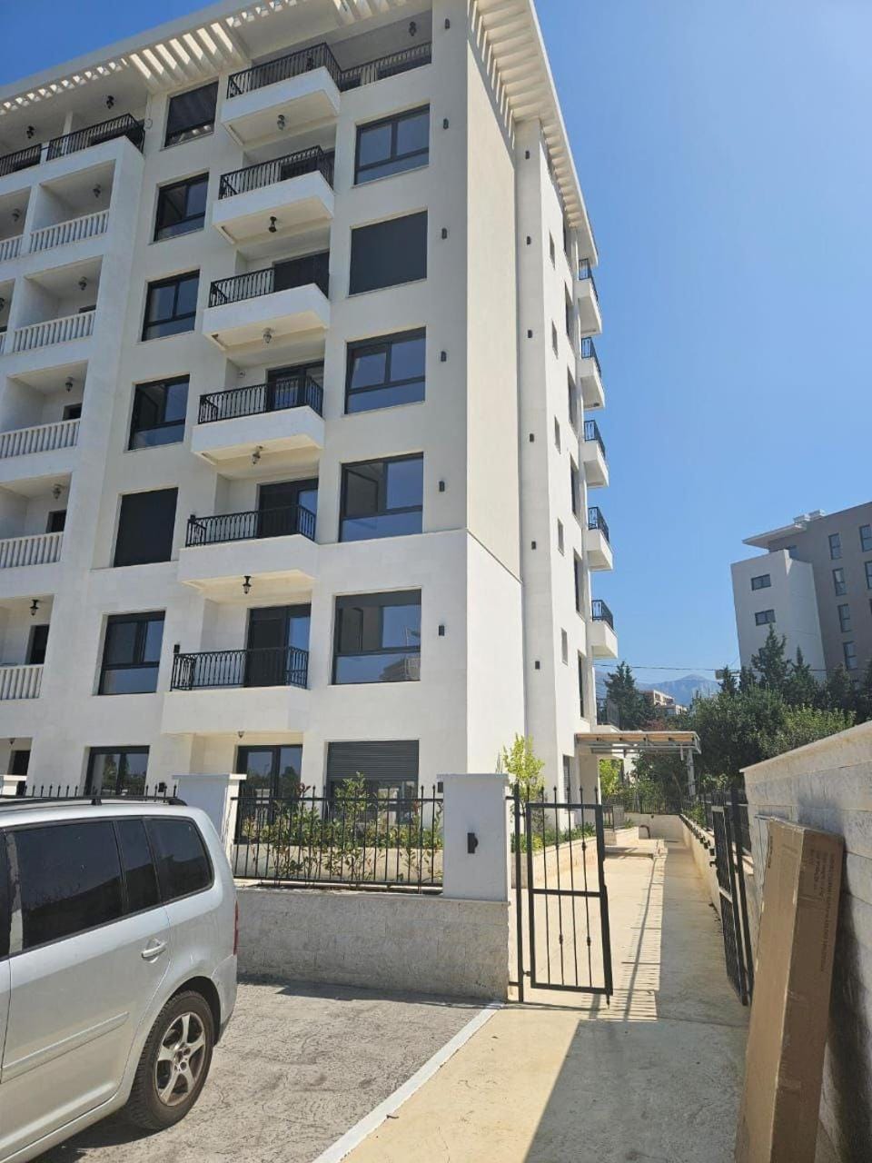 Facade/entrance