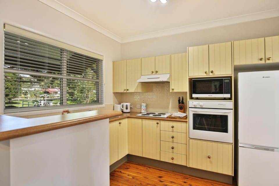 Queen Street Cottage - By Berry Getaways House in Berry