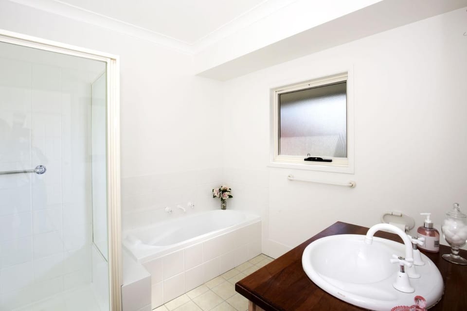 Queen Street Cottage - By Berry Getaways House in Berry