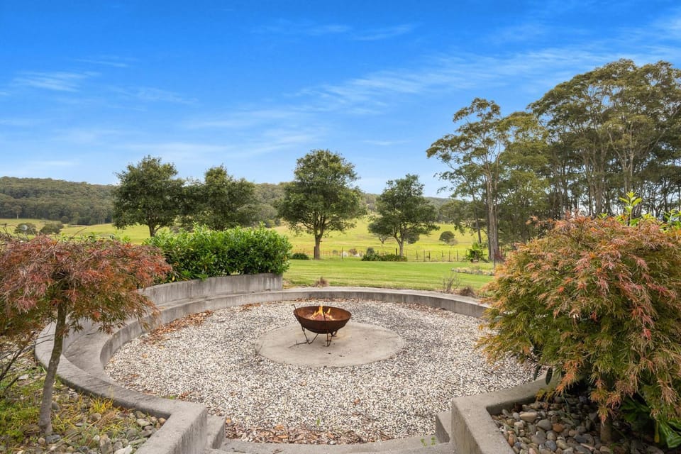 Garden, fireplace