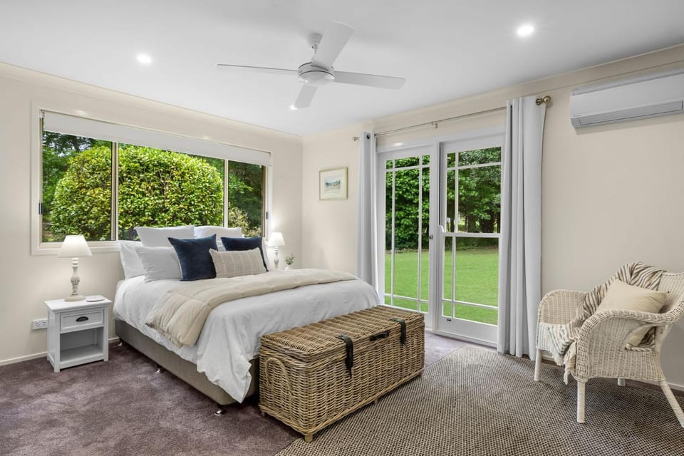 Bed, Photo of the whole room, Bedroom, air conditioner