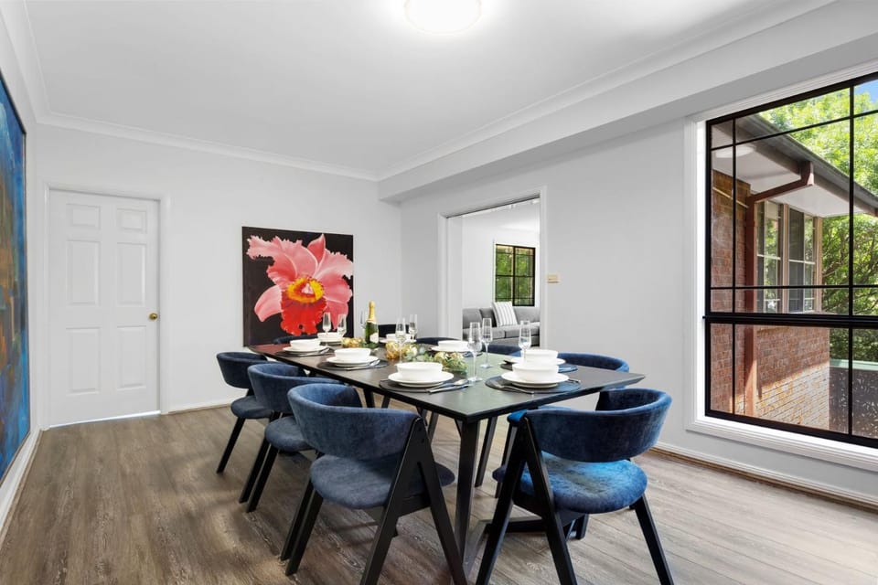Seating area, Dining area