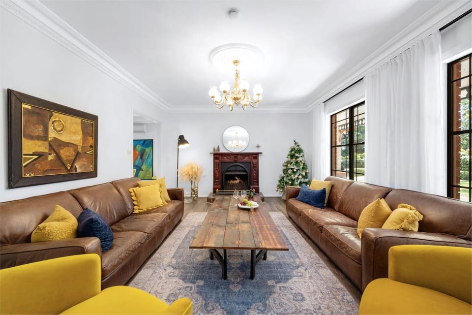 Living room, Seating area