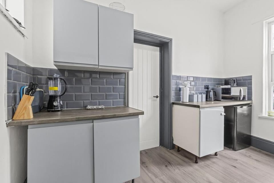 Kitchen or kitchenette, dishwasher, oven, pet friendly, stove, toaster