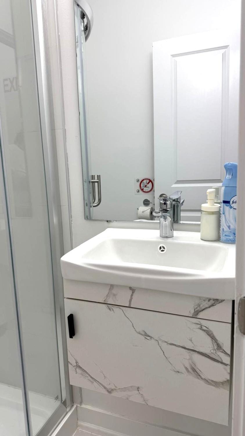 Shower, Toilet, bidet