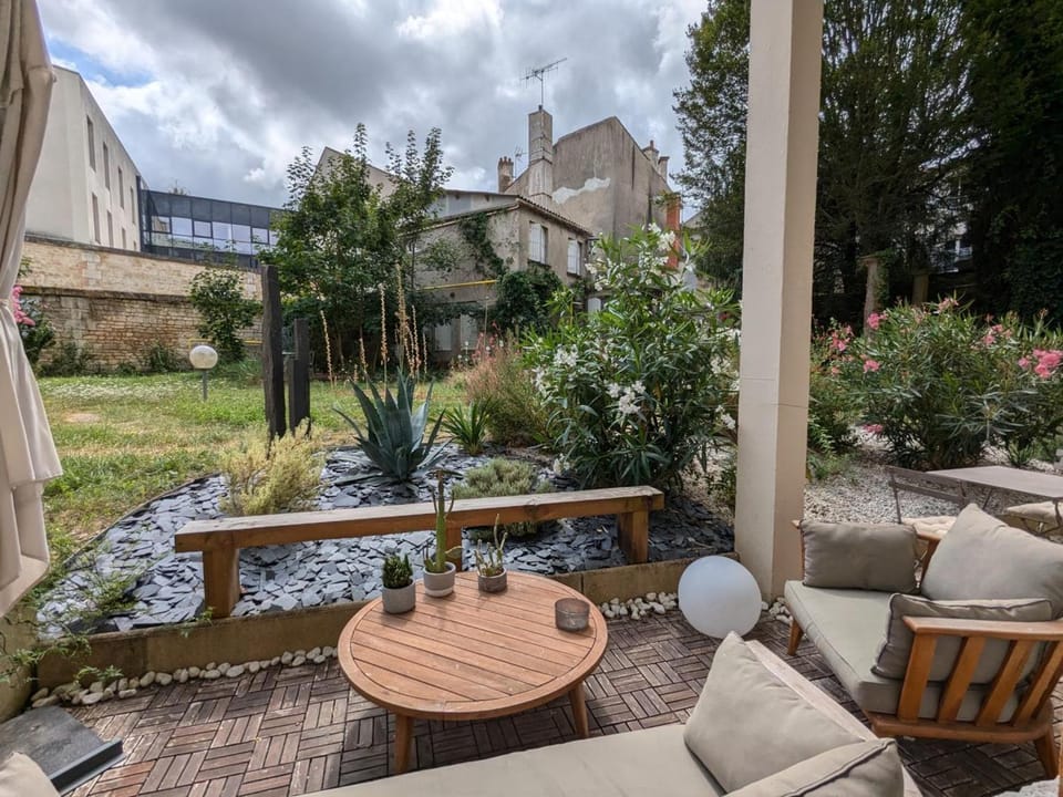 Appartement avec terrasse, jardin et WIFI au cœur historique d'Angoulême - FR-1-653-263 Apartment in Angoulême